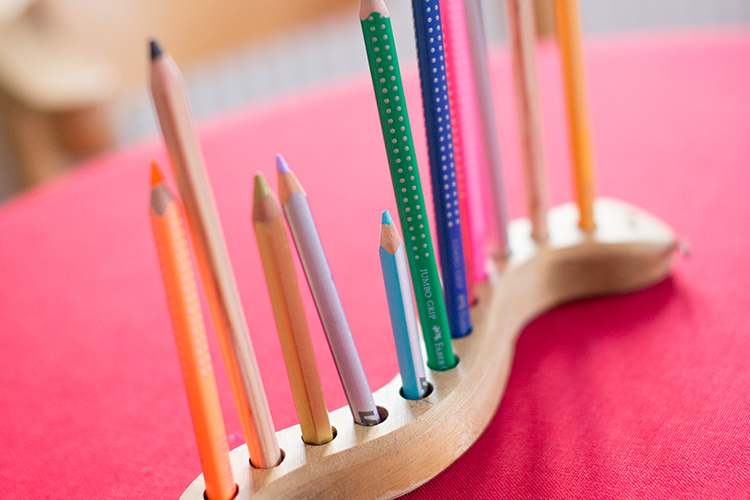 Stifthalter mit Buntstiften